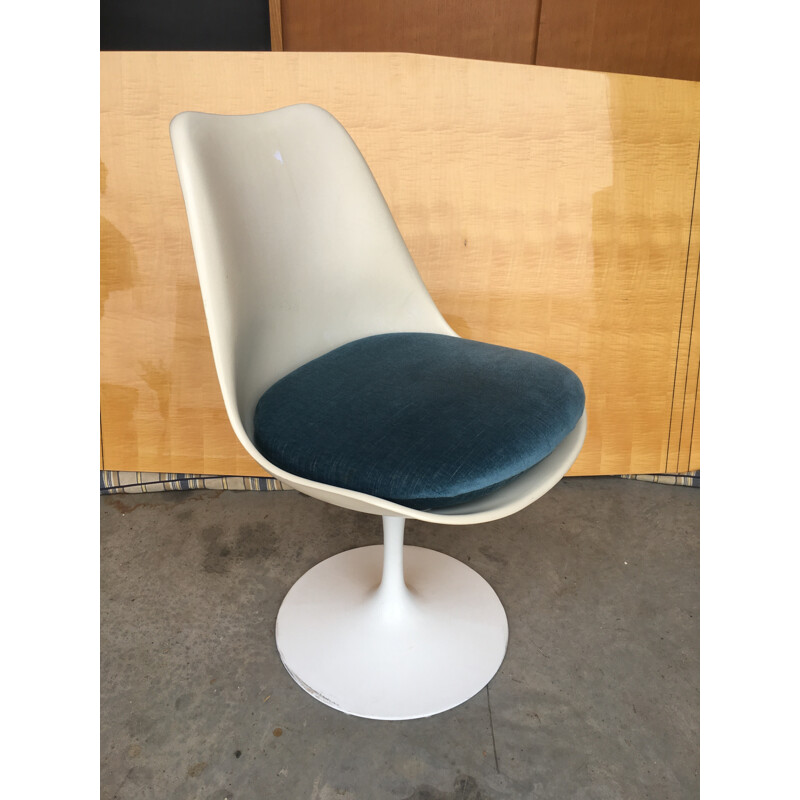 Pair of Tulip chairs by Eero Saarinen produced by Knoll International - 1970s