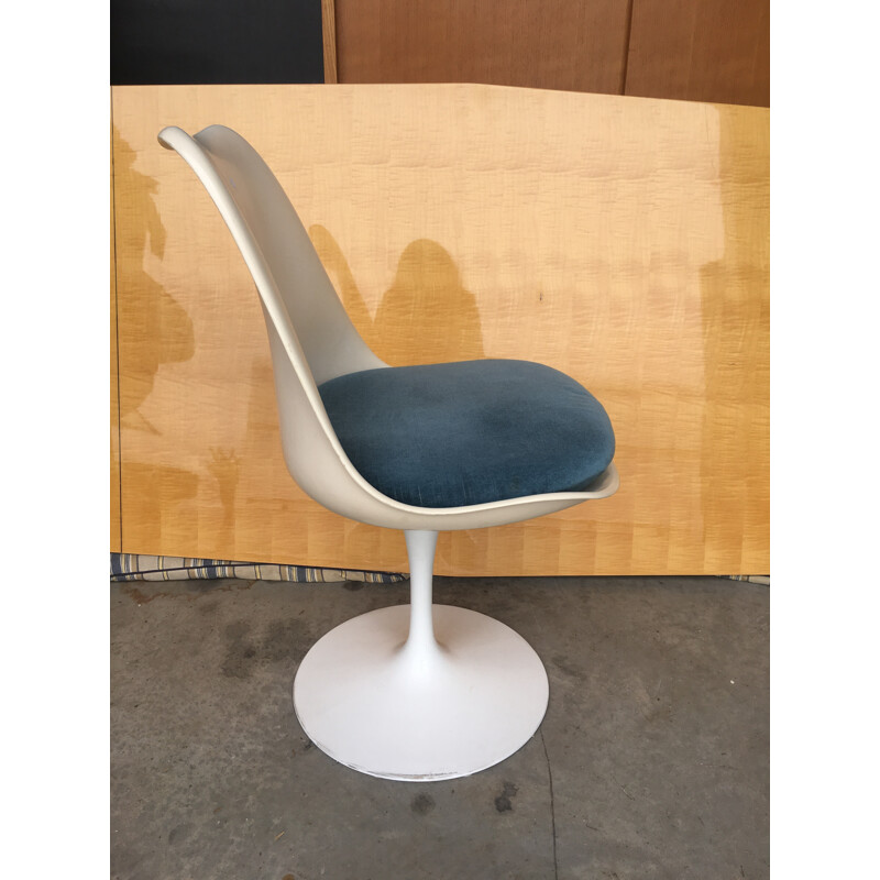 Pair of Tulip chairs by Eero Saarinen produced by Knoll International - 1970s