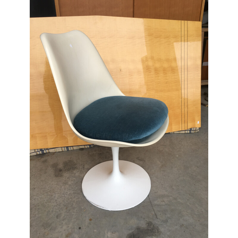 Pair of Tulip chairs by Eero Saarinen produced by Knoll International - 1970s