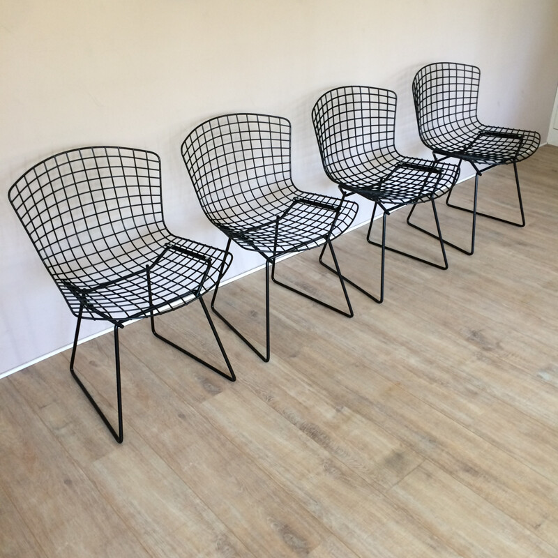Suite of 4 black "Bertoïa" chairs, Harry BERTOIA - 1970s