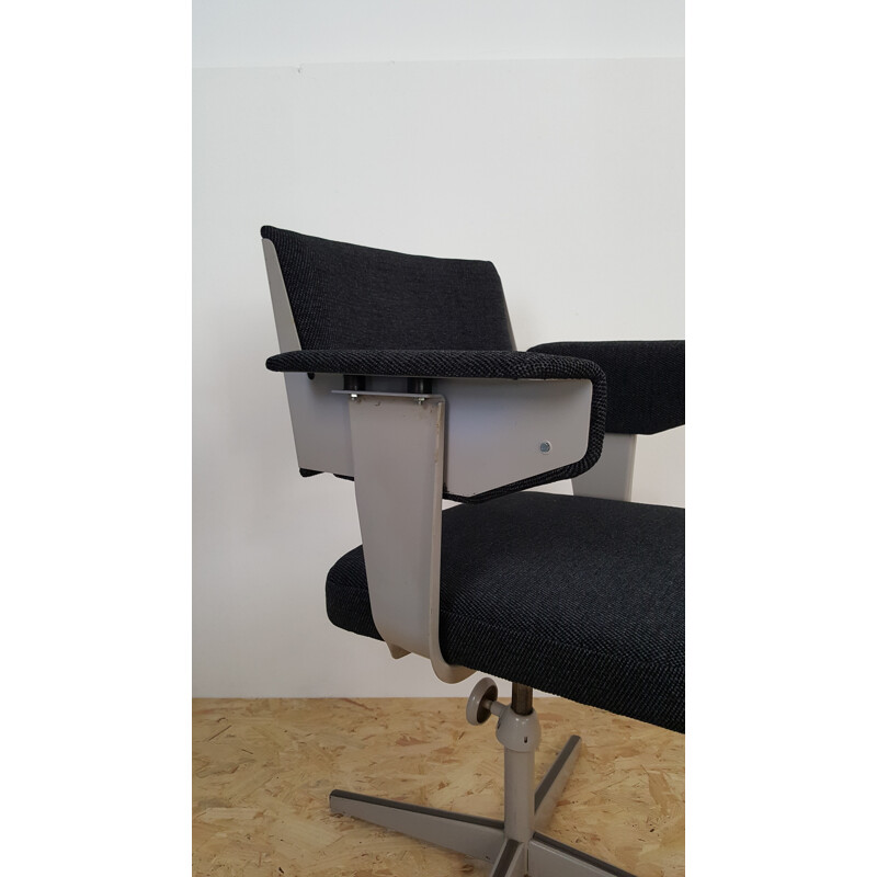 Resort desk chair by Friso Kramer for Ahrend de Cirkel - 1960s