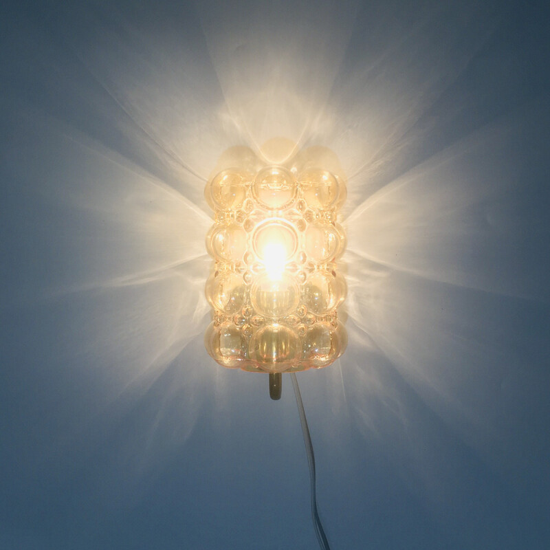 Vintage wandlamp in amber gebobbeld glas en messing door Helena Tynell voor Limburg, Duitsland 1960