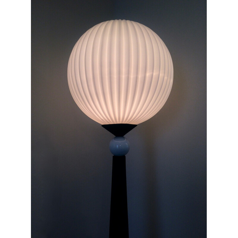 Tall pyramid steel lampfloor and spherical lamp shade - 1970s