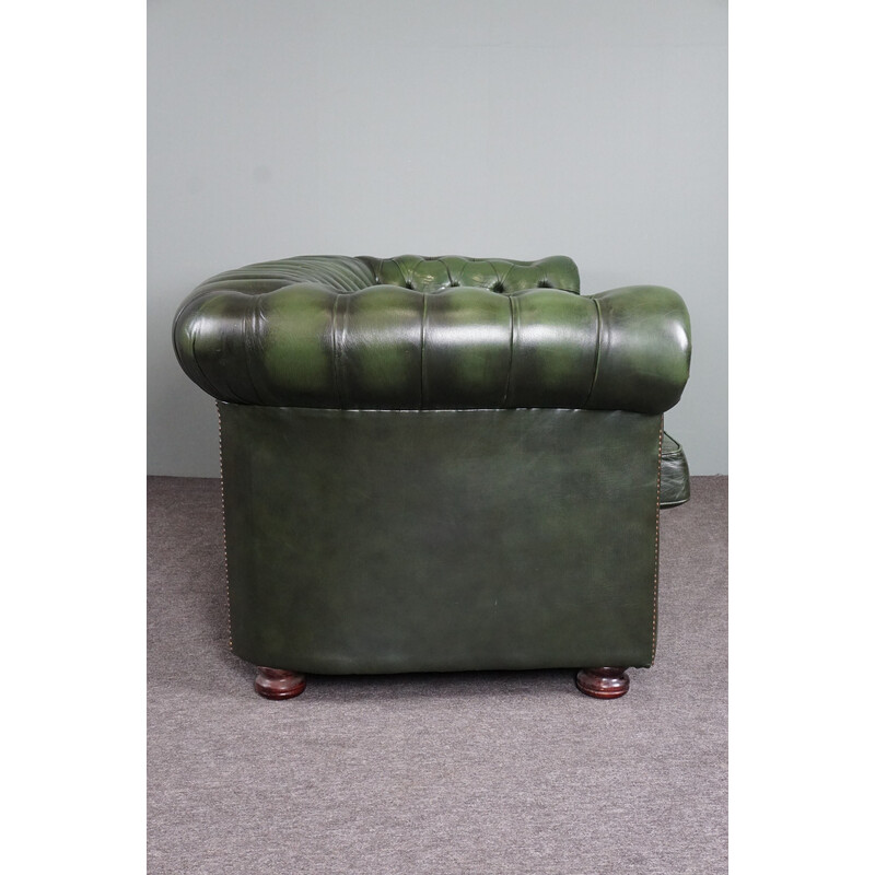 Divano Chesterfield in robusta pelle di mucca verde vintage