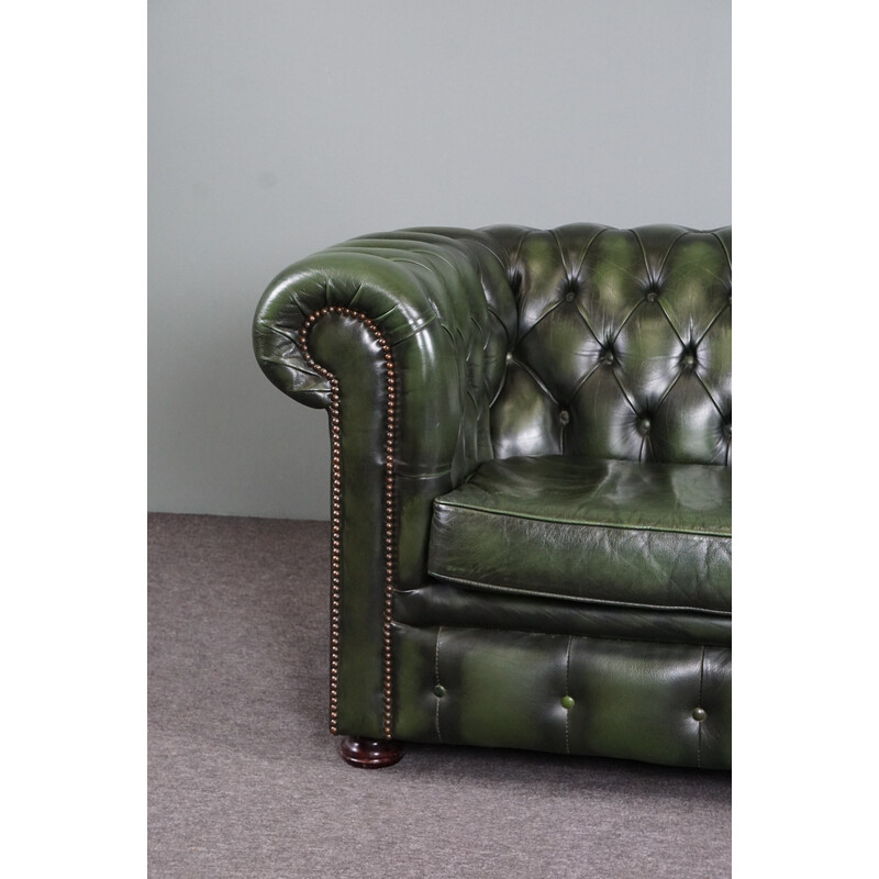 Canapé Chesterfield vintage en cuir de vachette robuste vert