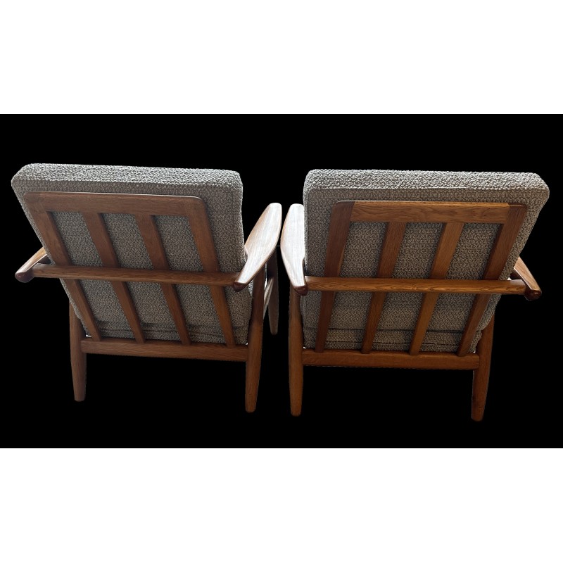 Paar vintage Ge240 'Cigar' fauteuils in eikenhout en grijze boucle stof van Hans J Wegner voor Getama