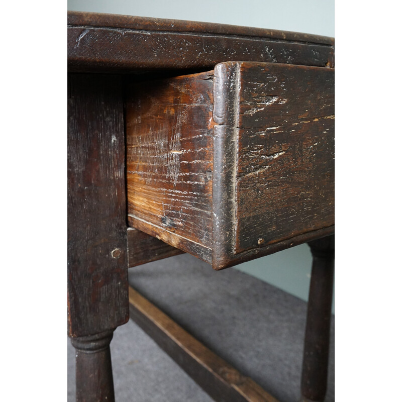 Table anglaise sculptée vintage