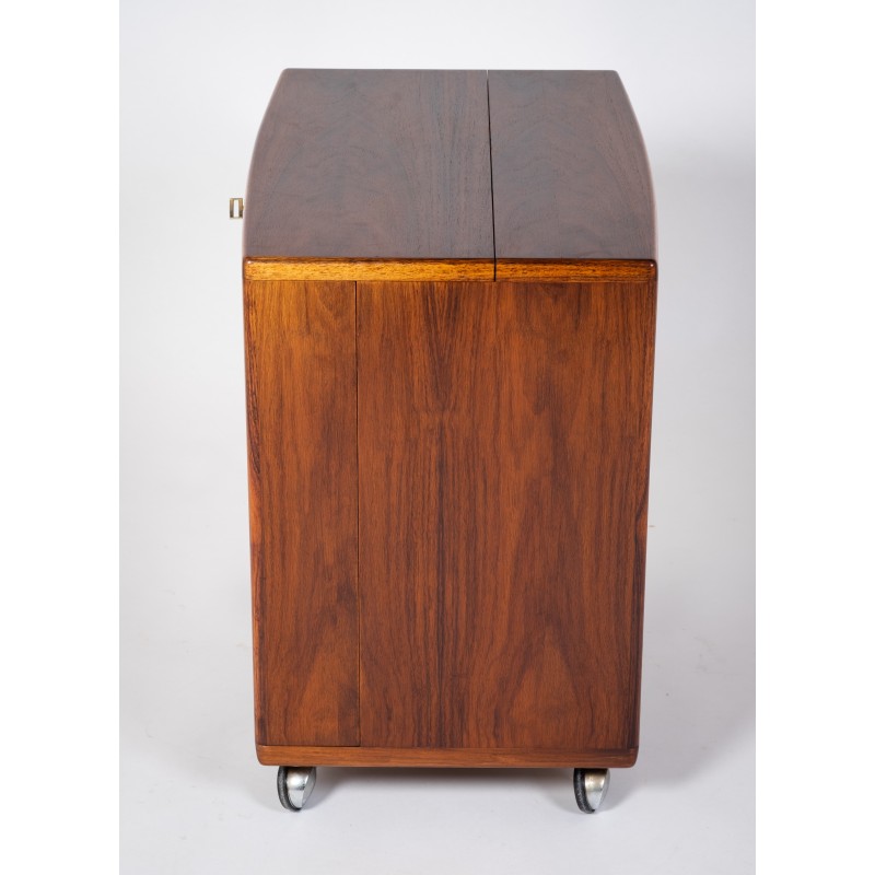 Vintage rosewood rolling bar cabinet by Illum Wikkelsø for Silkeborg Møbelfabrik, Denmark 1960s