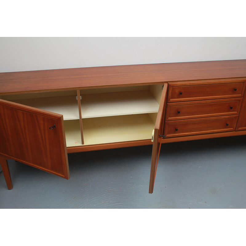 Vintage-Sideboard aus Nussbaum, 1960er Jahre