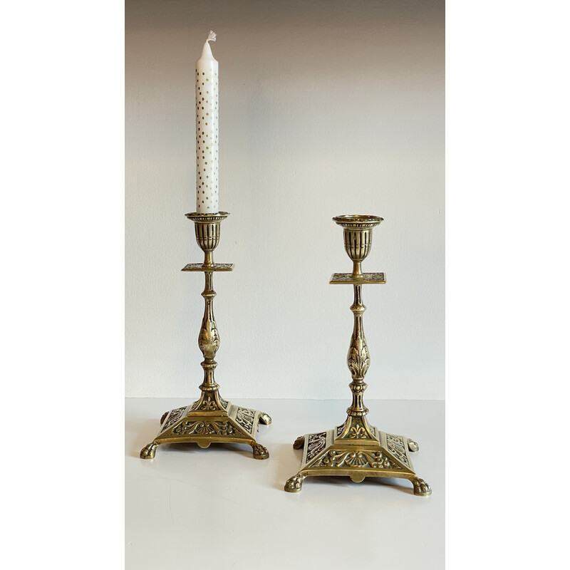 Coppia di candelabri vintage a forma di paté di leone in ottone massiccio