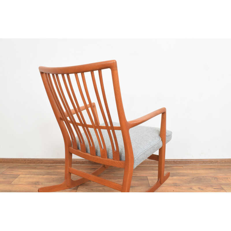 Vintage Ml33 oakwood rocking chair by Hans J. Wegner for Mikael Laursen, 1950s