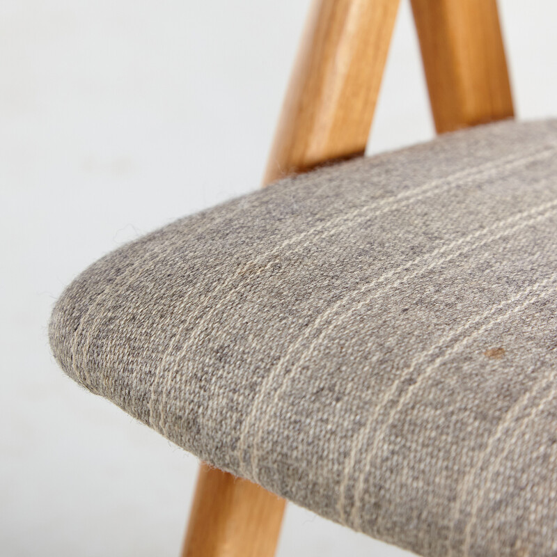 Vintage "Model 71" chair in oakwood and fabric by Henning Kjærnulf for Boltings Stolefabrik, 1960s