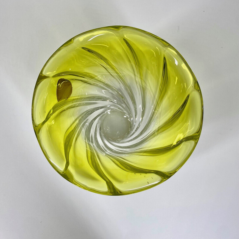 Vaso di cristallo giallo vintage