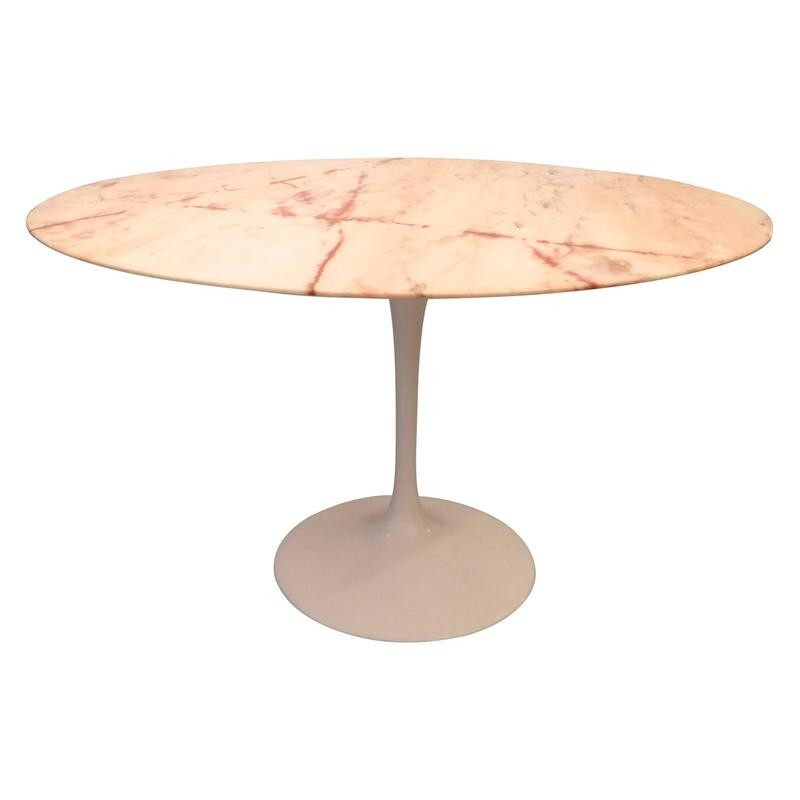 Table pink in marble by Eero Saarinen produced by Knoll International - 1980s