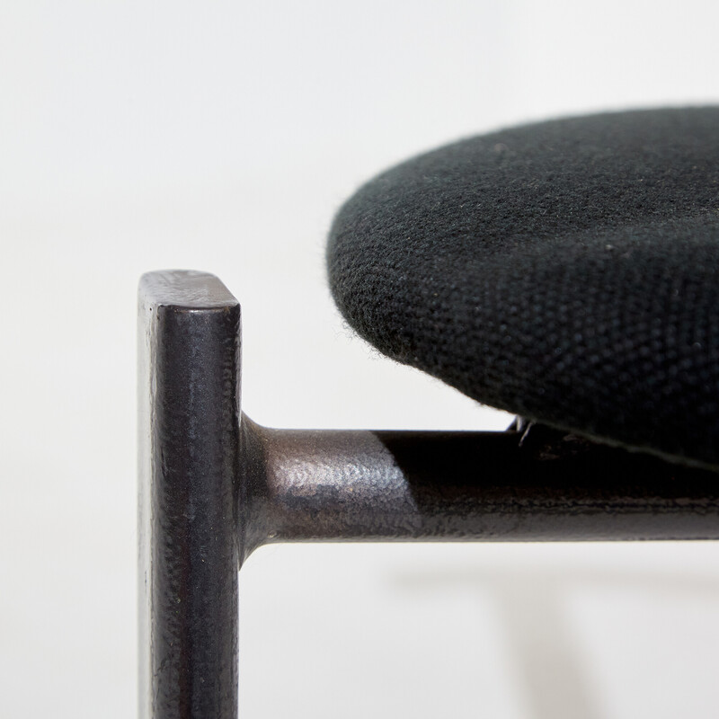 Chaise vintage à structure métallique avec revêtement textile
