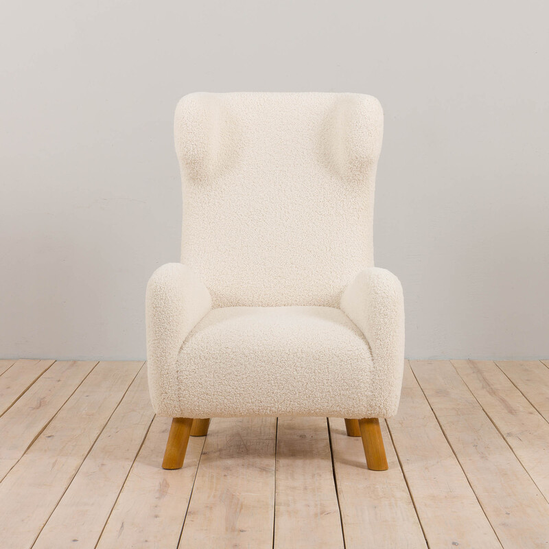 Vintage armchair in boucle fabric and oakwood, Denmark 1960s