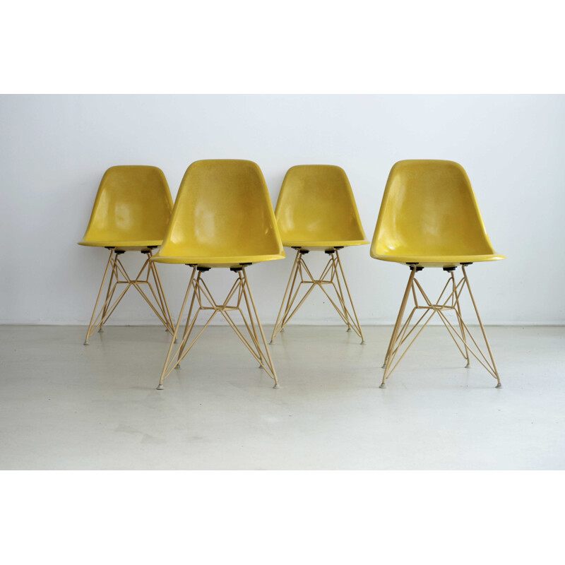 Suite de 4 chaises DSR par Charles Eames - 1960