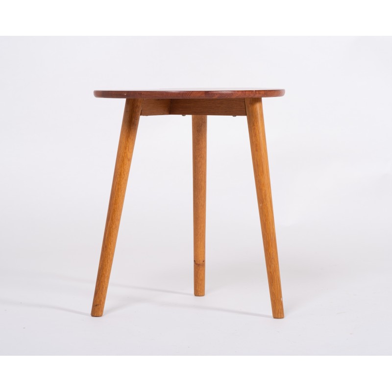 Par de mesas laterais dinamarquesas vintage em madeira de teca e carvalho, década de 1960
