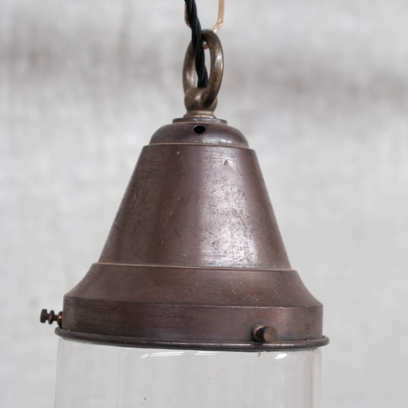 Coppia di lampade a sospensione industriali vintage in ottone e vetro trasparente, anni '30