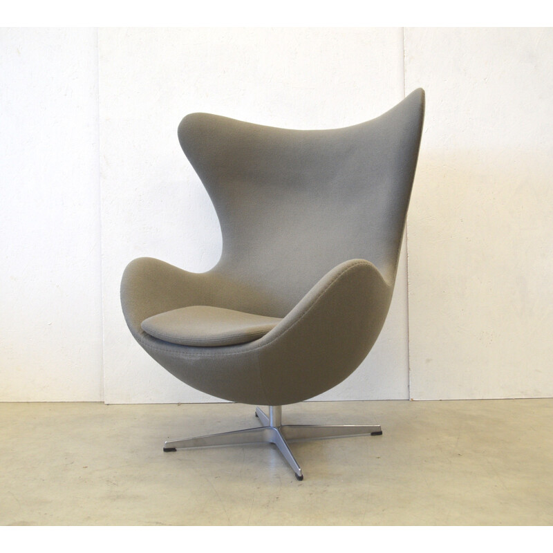 Egg Chair & Ottoman by Arne Jacobsen for Fritz Hansen  - 2000s