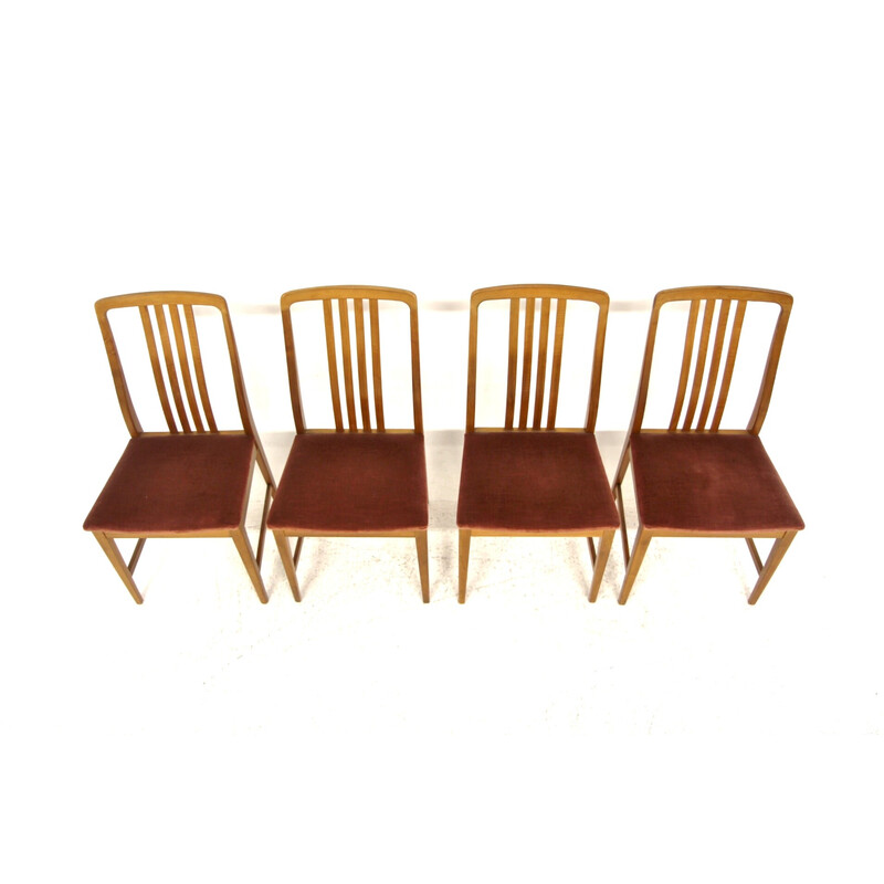 Satz von 4 Vintage-Stühlen aus Walnussholz und rotem Stoff, Schweden 1960