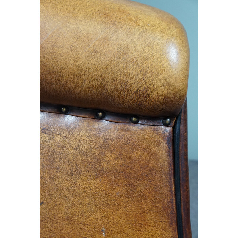 Paire de fauteuils club vintage en cuir de mouton avec passepoil noir