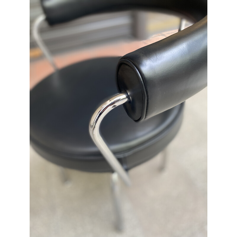 Vintage Lc7 black swivel chair for Cassina, 2000