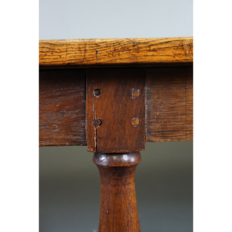 Mesa de comedor inglesa de madera de roble de mediados de siglo