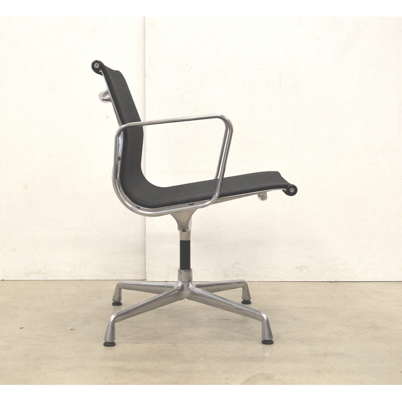 Ensemble de 8 fauteuils vintage Vitra Ea108 de Charles et Ray Eames