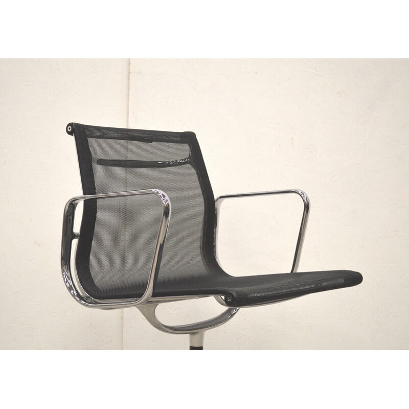 Set van 8 vintage Vitra Ea108 fauteuils van Charles en Ray Eames