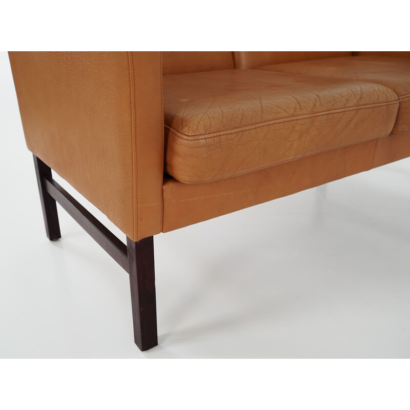 Vintage sofa model V17 by Illum Wikkelsø