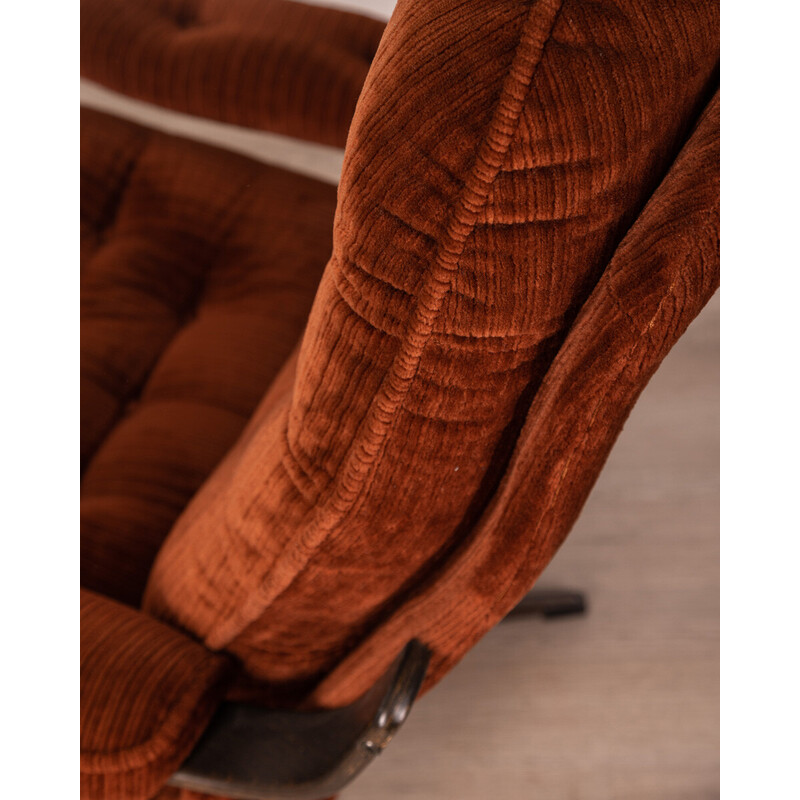 Pareja de sillones giratorios daneses vintage en terciopelo burdeos, años 60