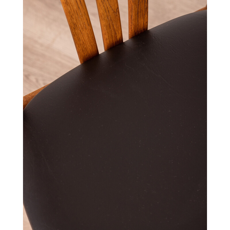 Juego de 4 sillas vintage con estructura de madera de roble y asiento de cuero negro, años 60