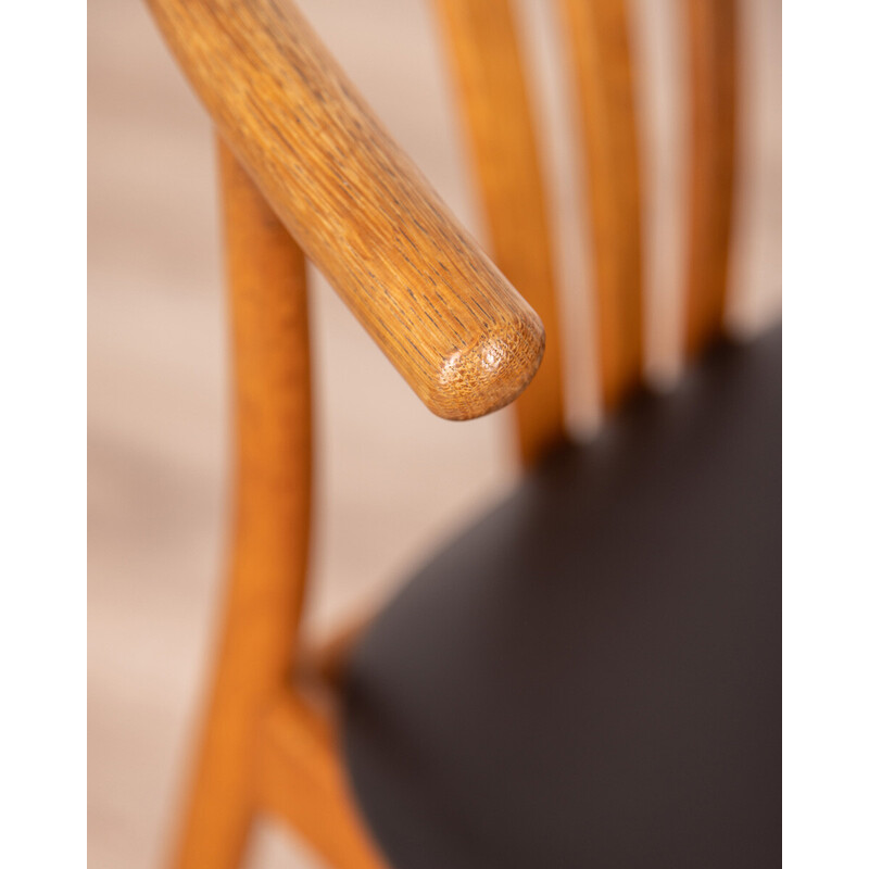 Set di 4 sedie vintage con struttura in legno di quercia e seduta in pelle nera, anni '60