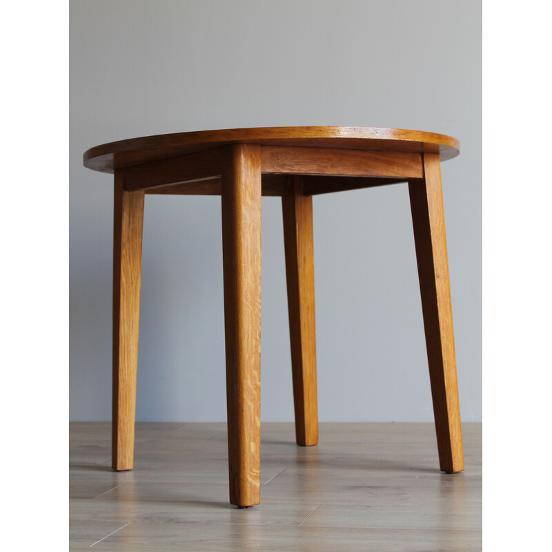 Vintage pedestal table in varnished oakwood