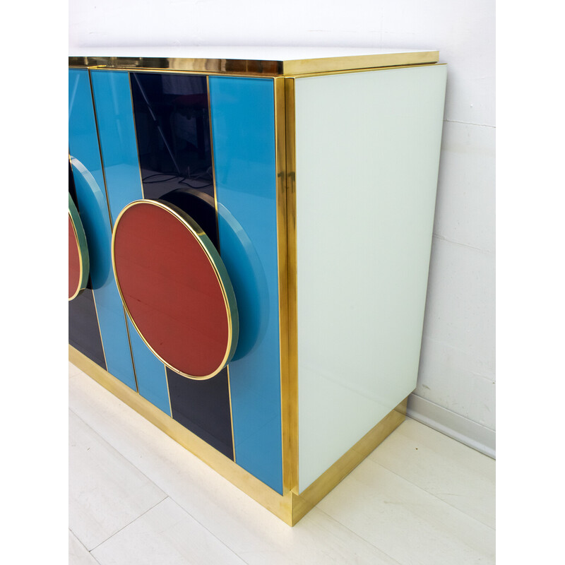 Credenza italiana vintage postmoderna in vetro colorato e ottone, anni '80