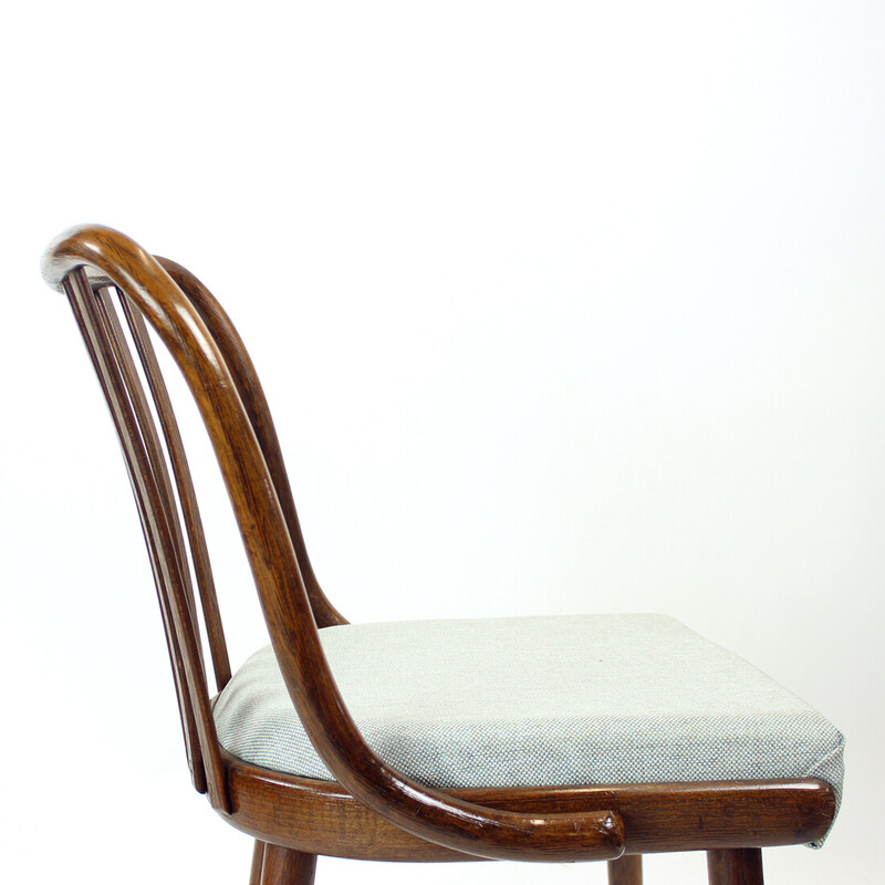 Ensemble de 4 chaises vintage en chêne foncé cintré par Jitona, Tchécoslovaquie 1960