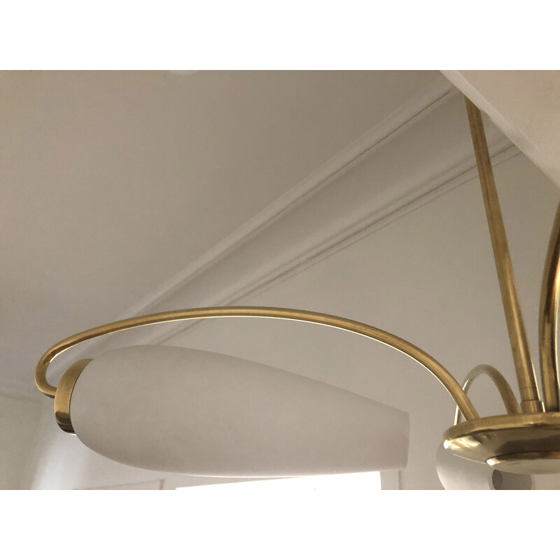 Lampadario vintage a 4 luci in ottone e vetro opalino, 1960-1970