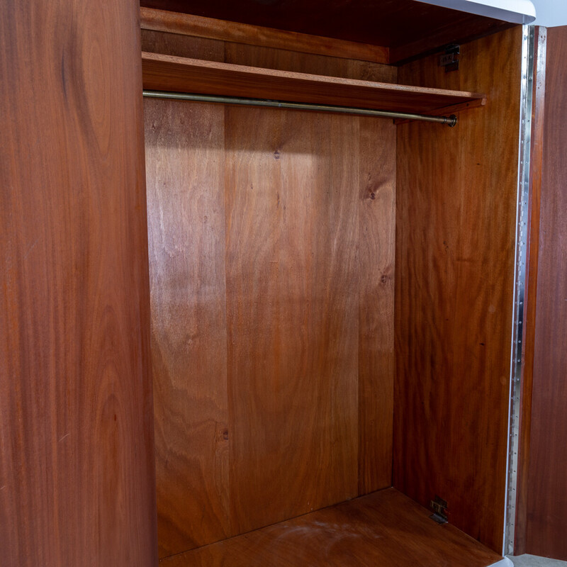 Armoire vintage Bauhaus en panneaux de particules et peinte en blanc, 1930