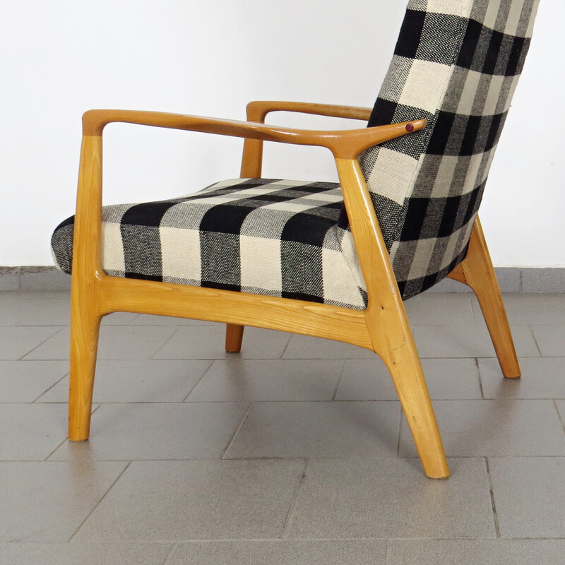 Vintage fauteuil met voetsteun van Karel Vyčítal voor Dřevotvar