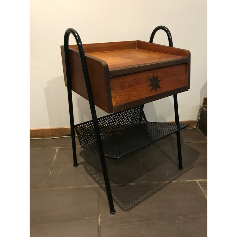 Mesa de cabeceira Vintage em madeira e metal perfurado