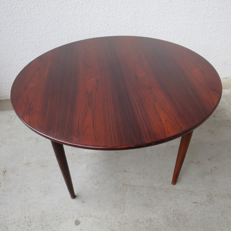 Scandinavian vintage round table with extensions in rosewood by Skovmand and Andersen