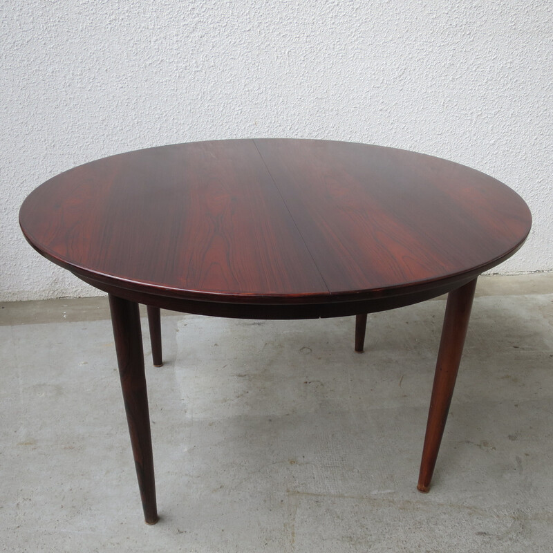 Scandinavian vintage round table with extensions in rosewood by Skovmand and Andersen