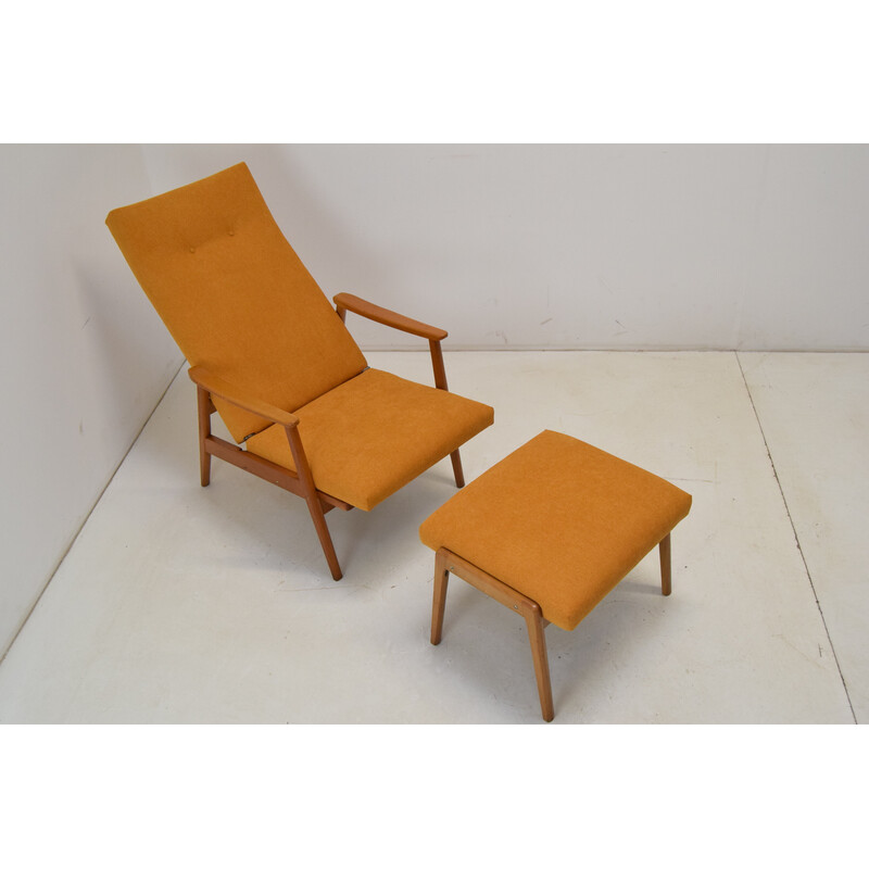 Vintage fauteuil met voetenbankje in hout en stof van Jitona, Tsjechoslowakije 1960