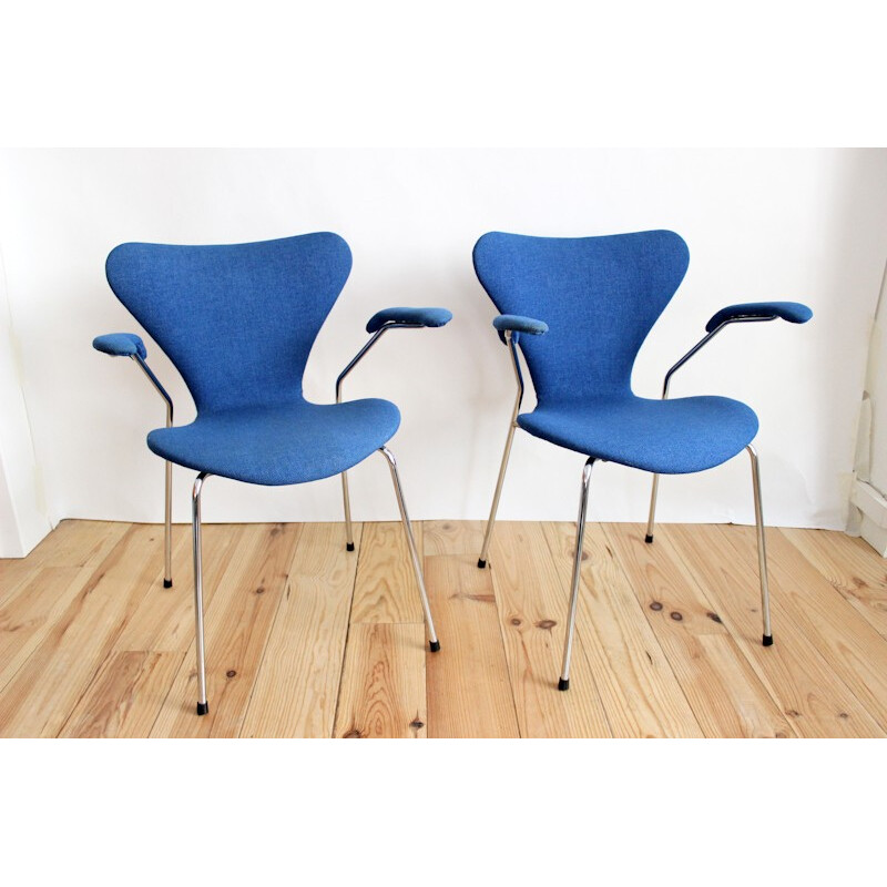 Pair of "serie 7" armchairs, Arne JACOBSEN - 1982