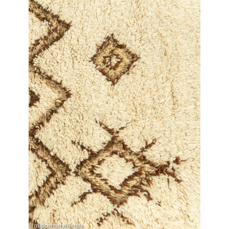 Vintage Berber rug in creamy white and beige velvet, Morocco 1960