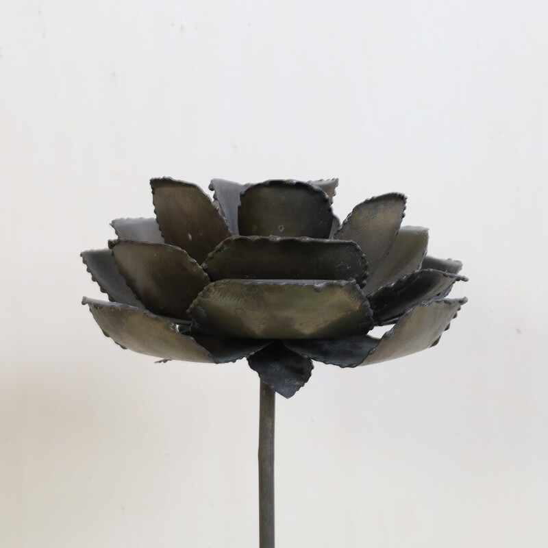 Rose vintage en métal sculpté