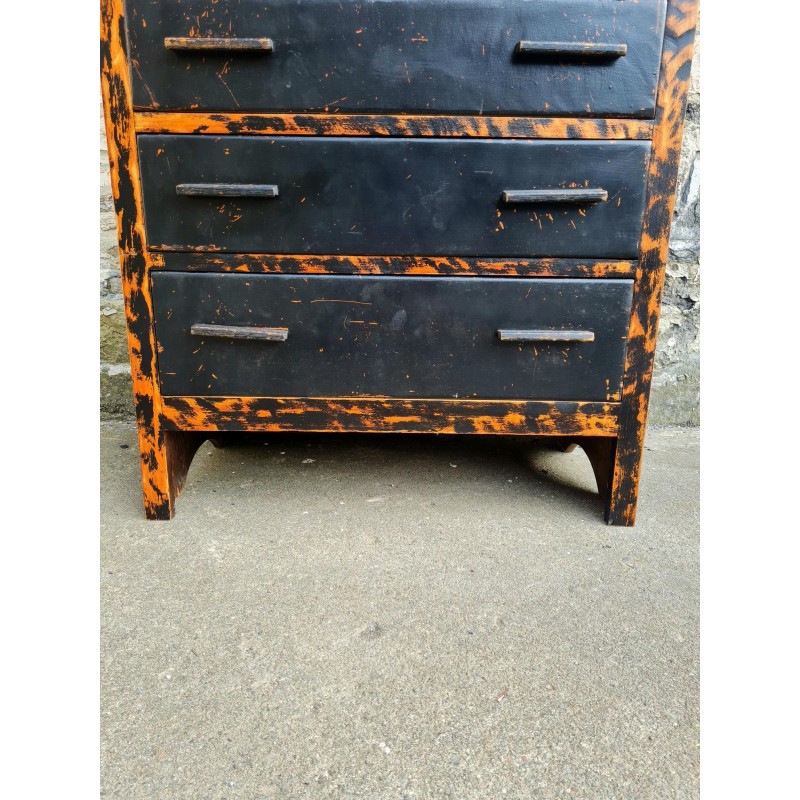 Vintage chest of drawers in oakwood