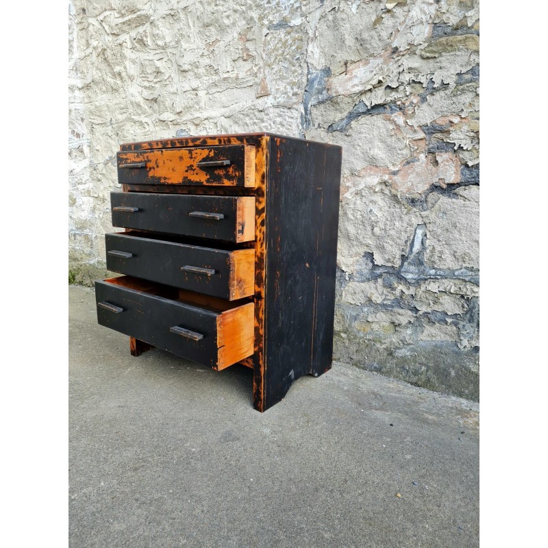 Vintage chest of drawers in oakwood