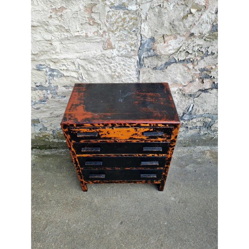 Vintage chest of drawers in oakwood